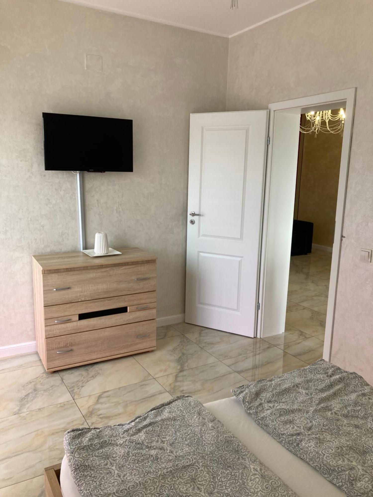 Bhoeme Apartament Орадя Экстерьер фото