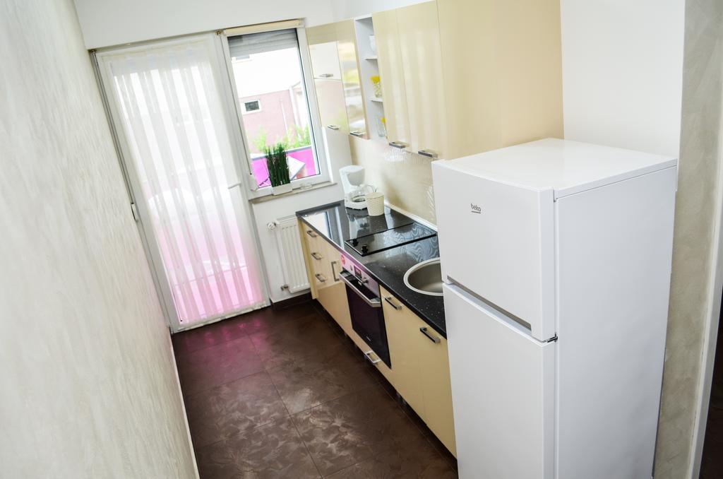 Bhoeme Apartament Орадя Экстерьер фото