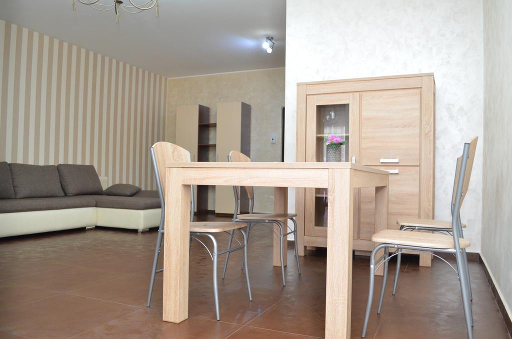 Bhoeme Apartament Орадя Экстерьер фото